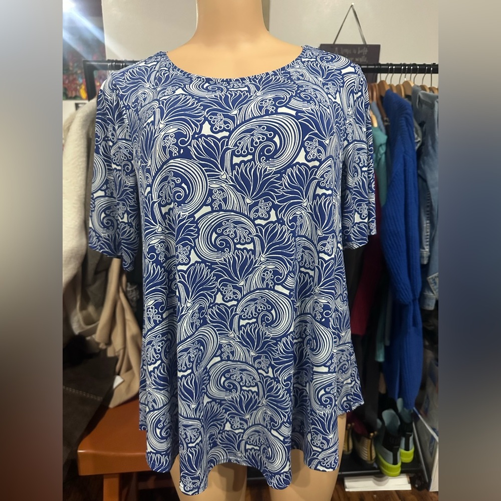Chico's Blue and White Swirl Blouse (Size 1=M)